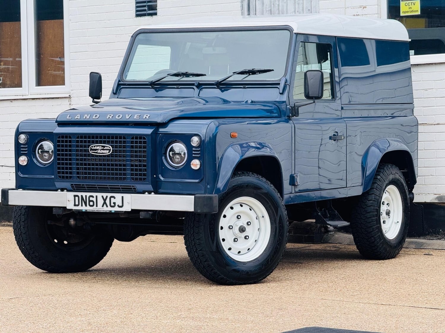 [ berth ]Land Rover Defender 90