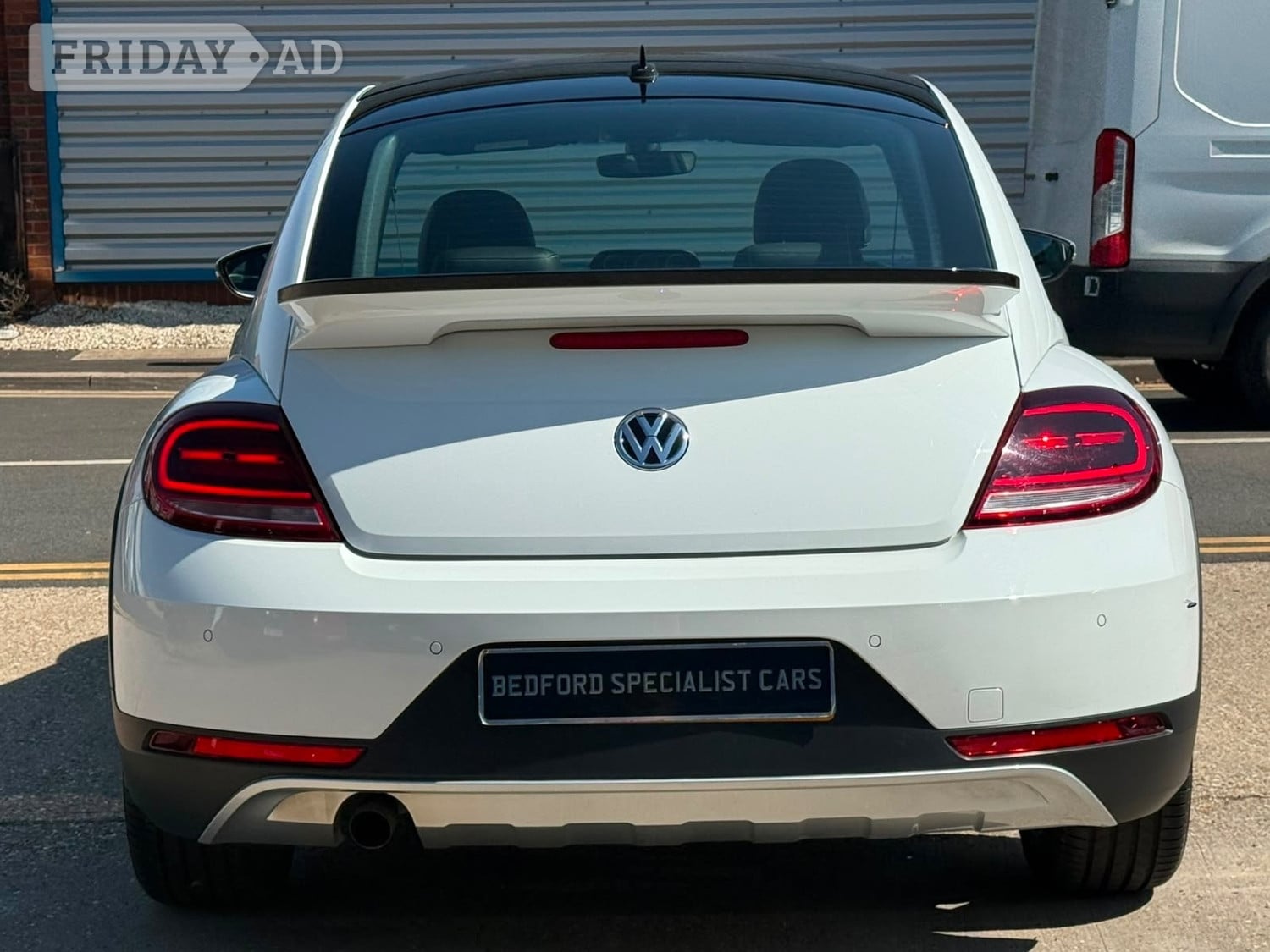 Volkswagen Beetle 2018 - Cars