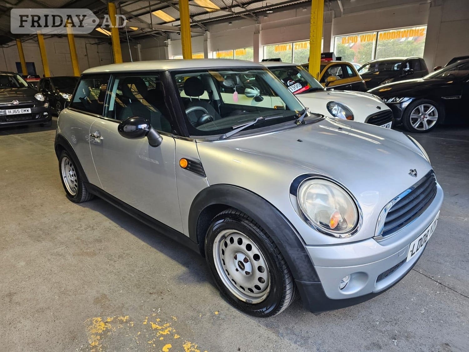 Mini Hatch 2008 in Pontypridd