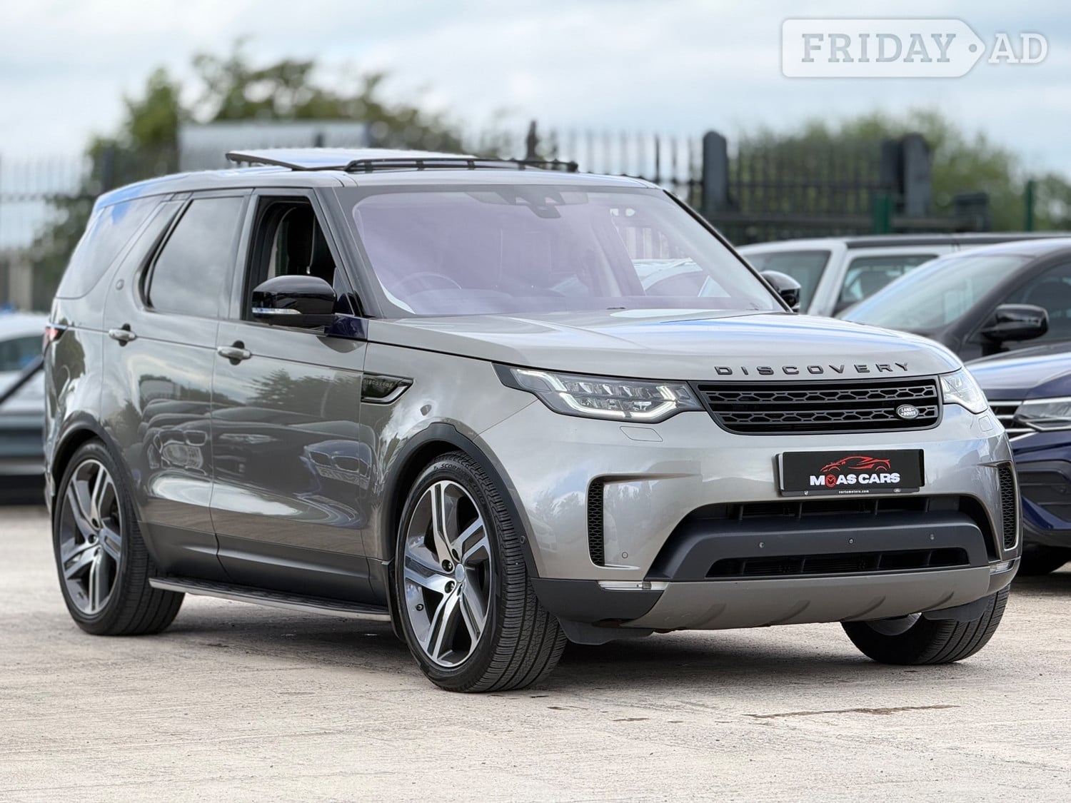 Land Rover Discovery 2017 in Blackburn