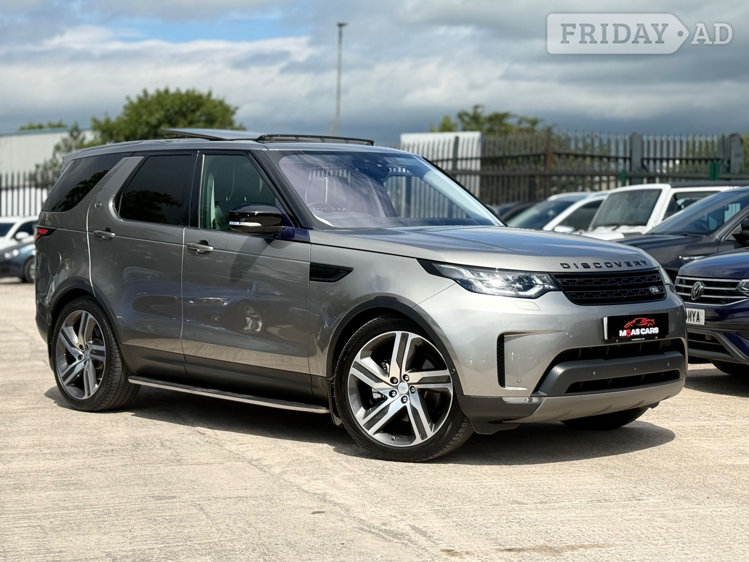 Land Rover Discovery 2017 in Blackburn