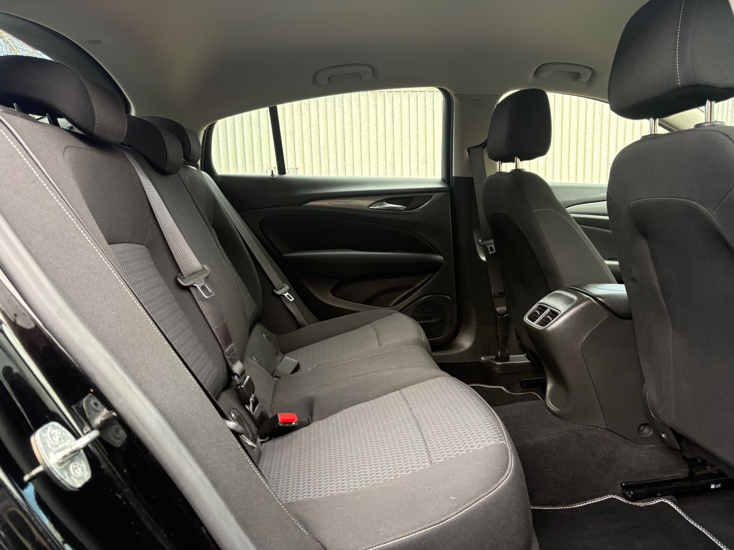 Vauxhall Insignia 2020 - Cars