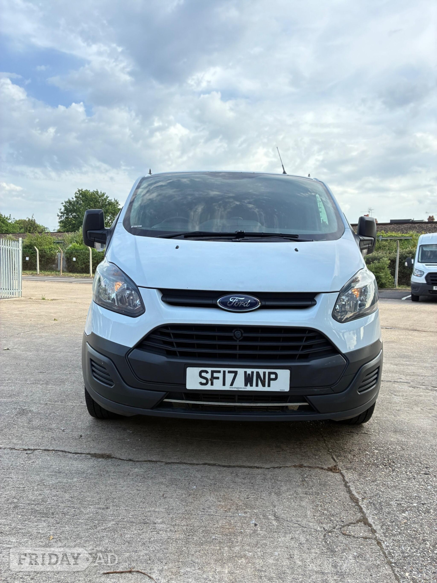 [ berth ]Ford Transit Custom