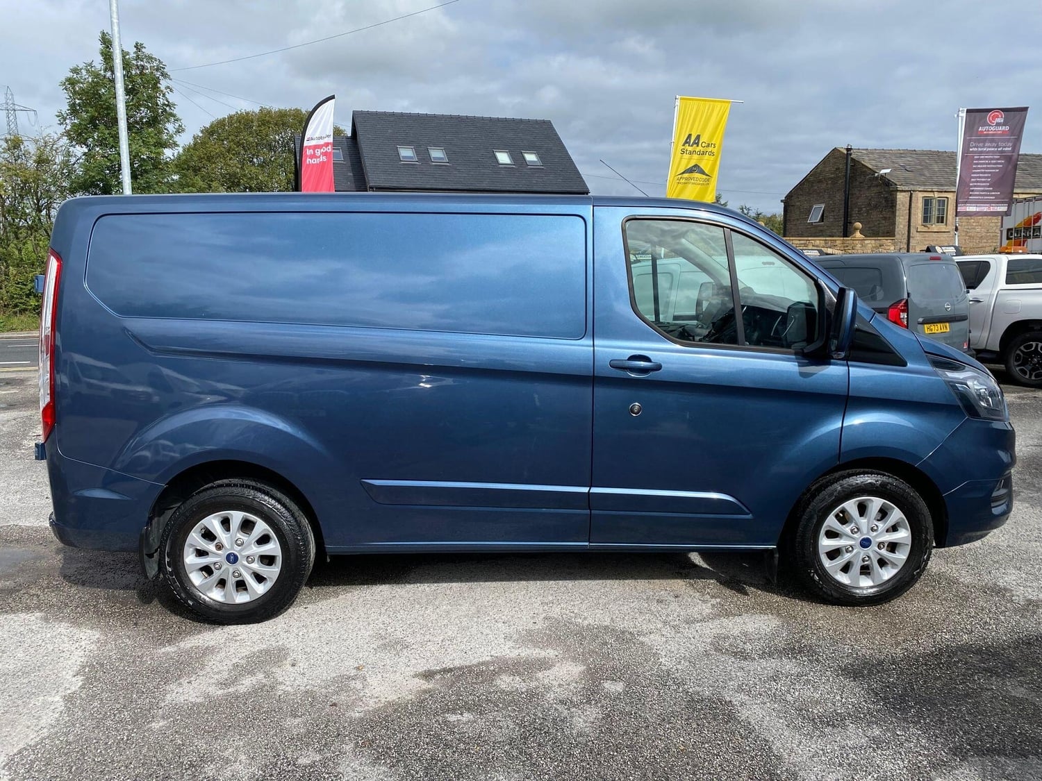 [ berth ]Ford Transit Custom