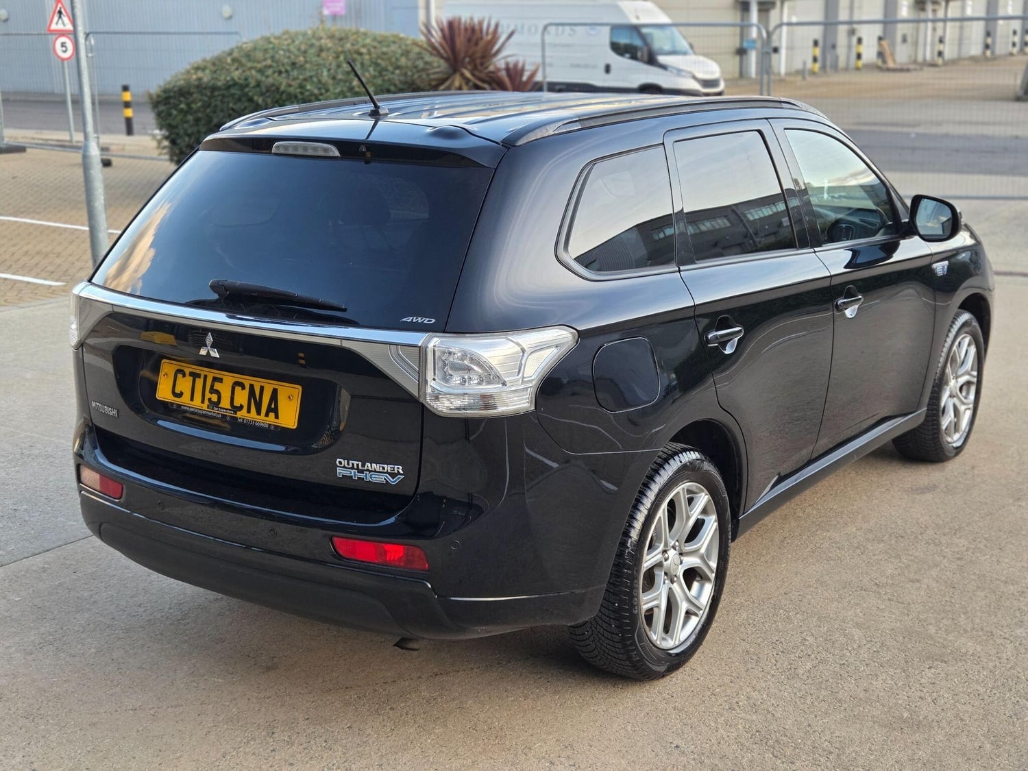 Mitsubishi Outlander 2015 - Cars in Slough