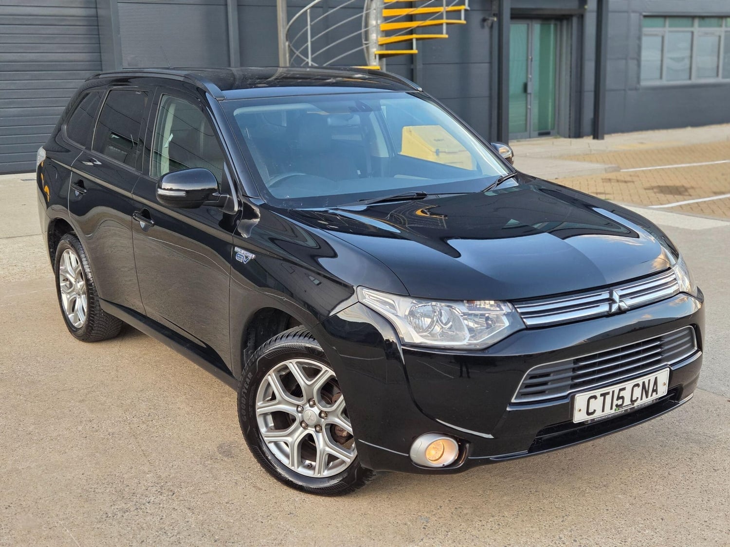 Mitsubishi Outlander 2015 - Cars