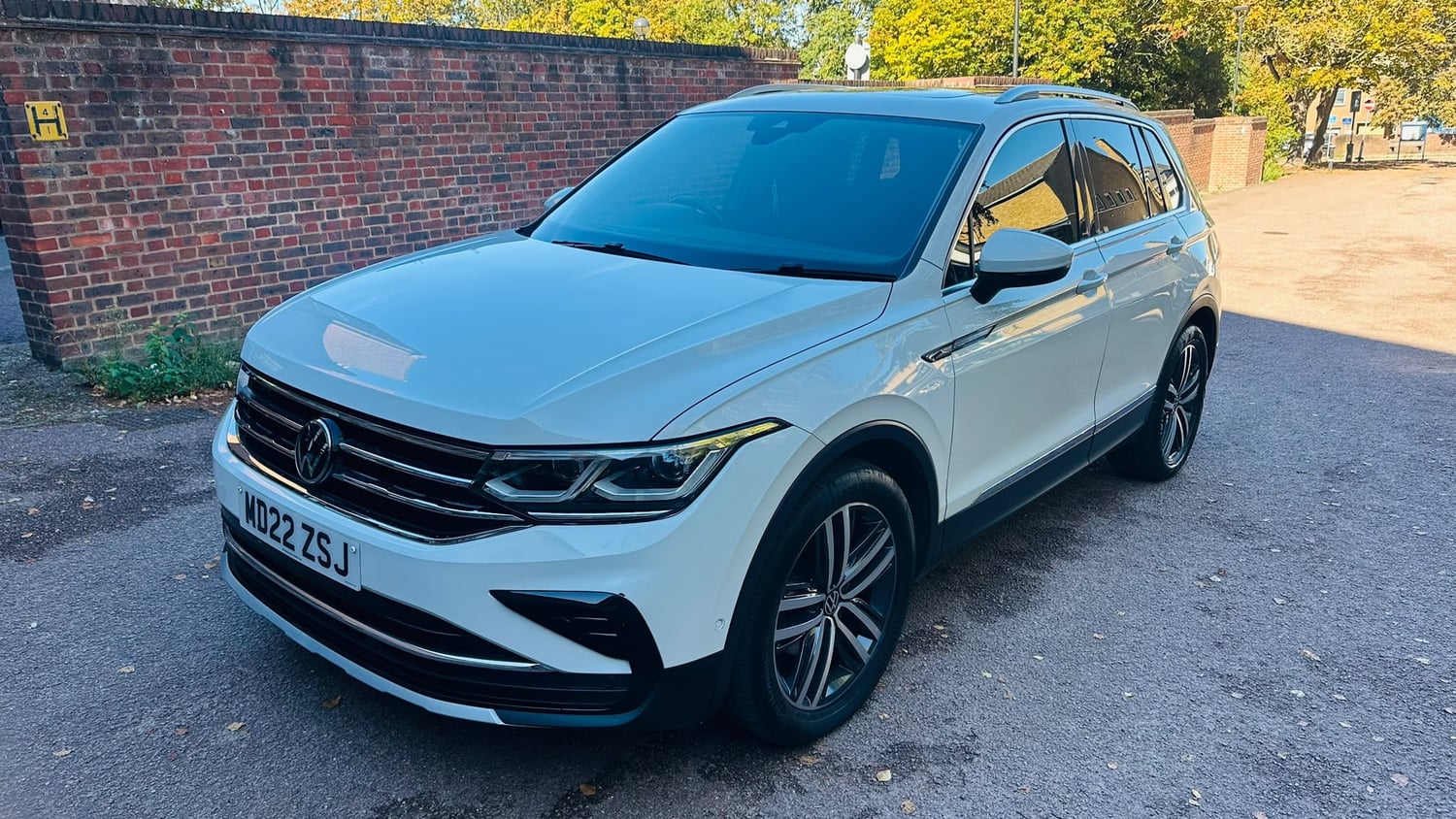 Volkswagen Tiguan 2022 - Cars