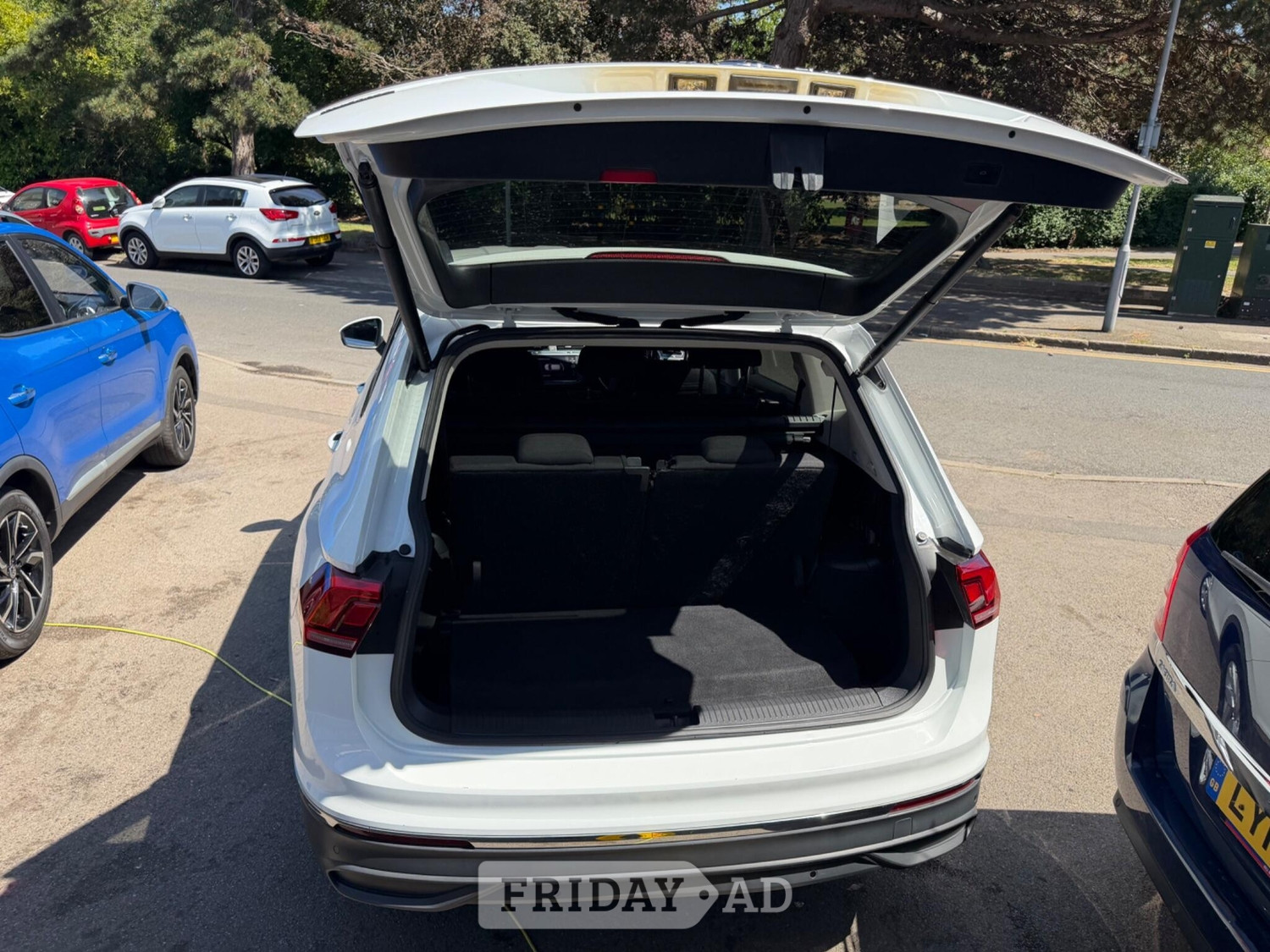 Volkswagen Tiguan 2022 - Cars
