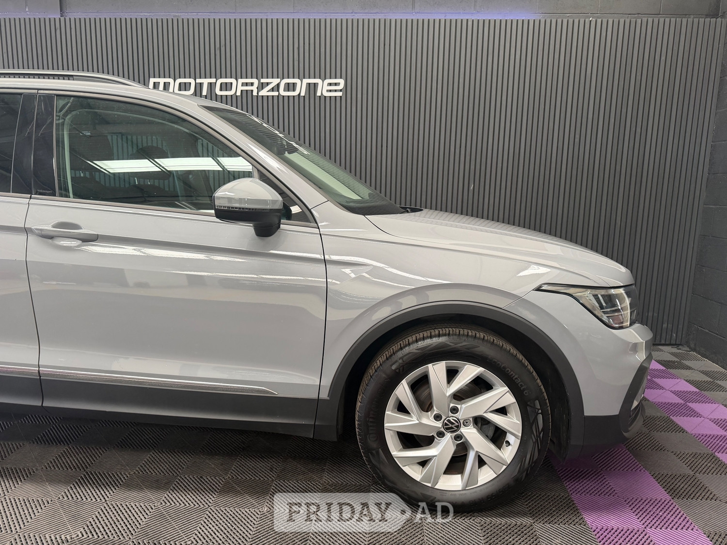 Volkswagen Tiguan 2021 - Cars
