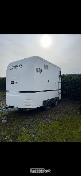 Equi-Trek Equitrek M  Horse Trailer