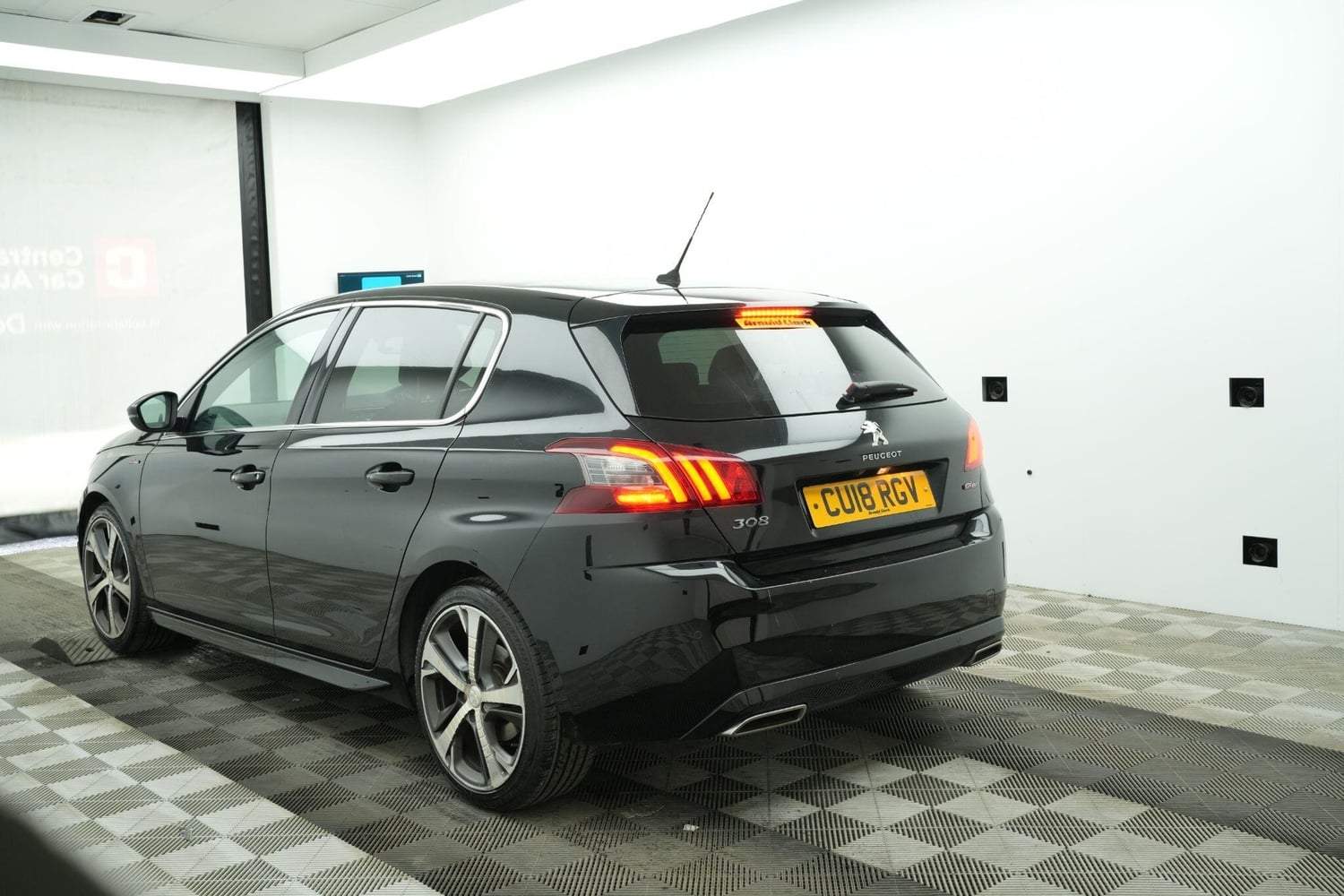 Peugeot 308 2018 - Cars in Uxbridge