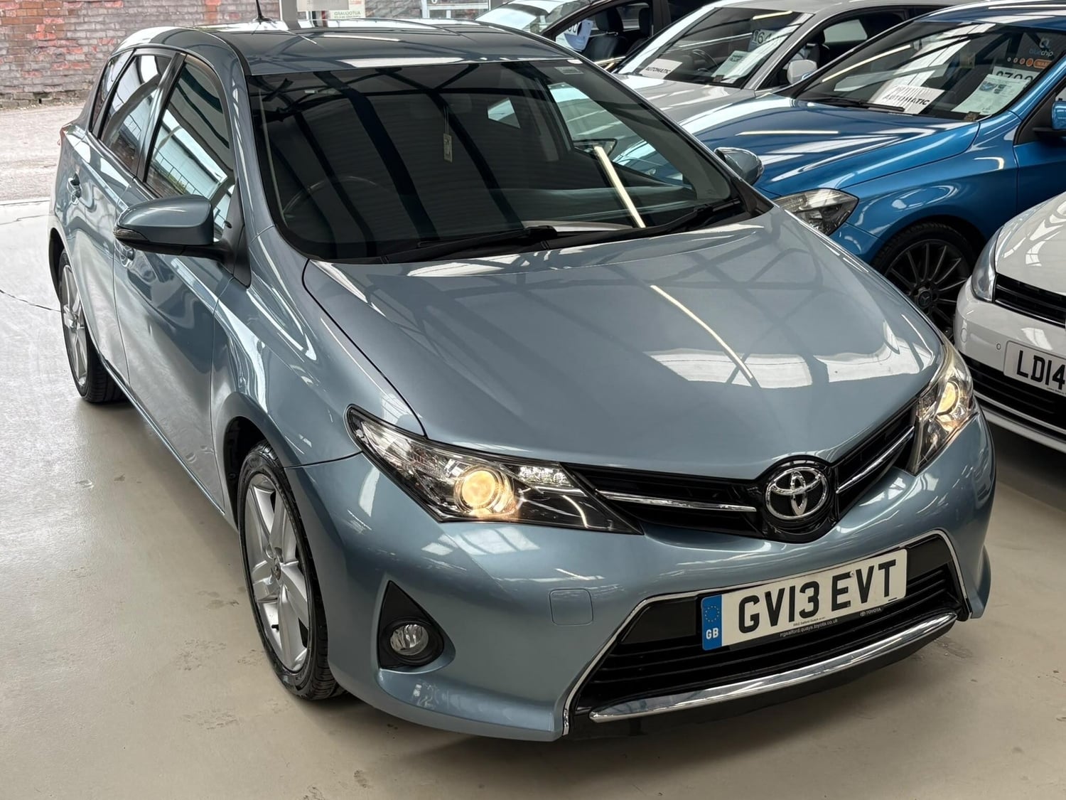 Toyota Auris 2013 - Cars in Bolton