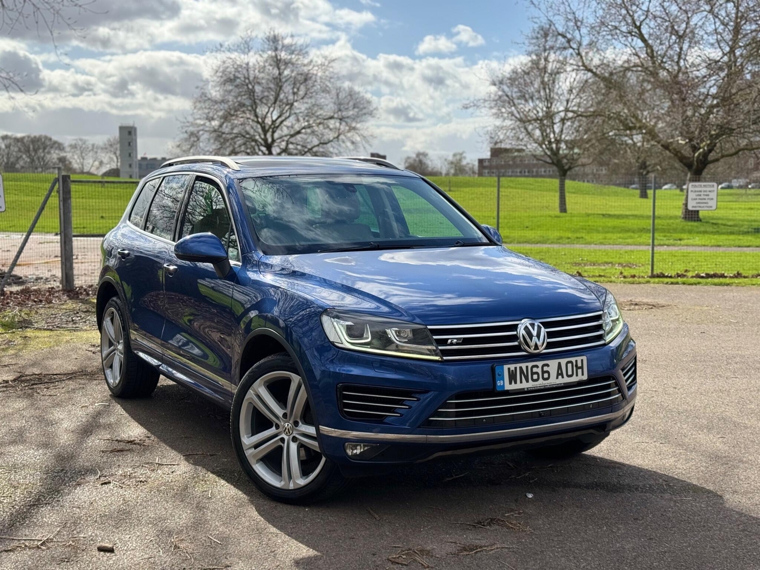 Volkswagen Touareg 2016 - Cars