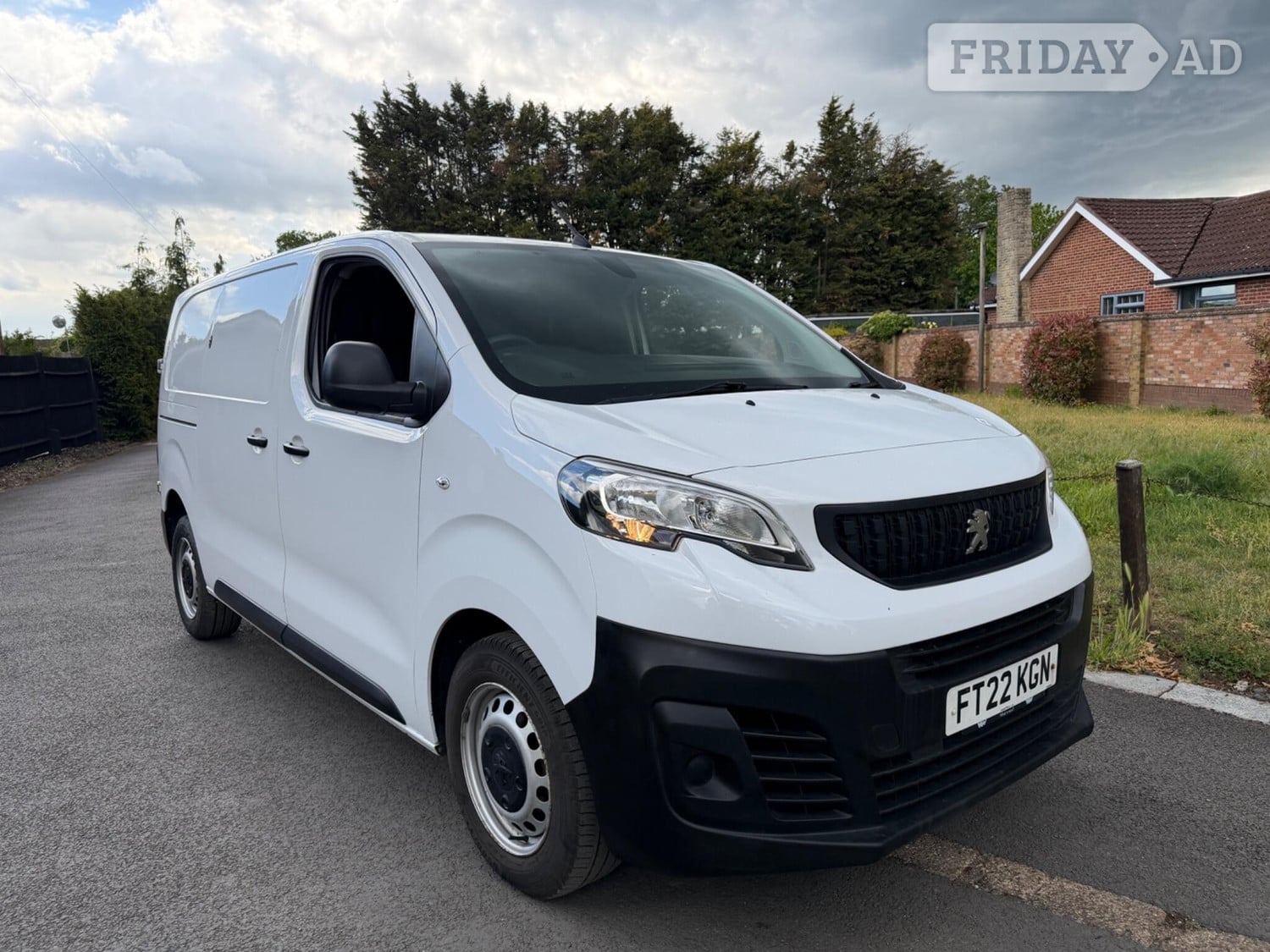 Peugeot Expert 2022 in Addlestone