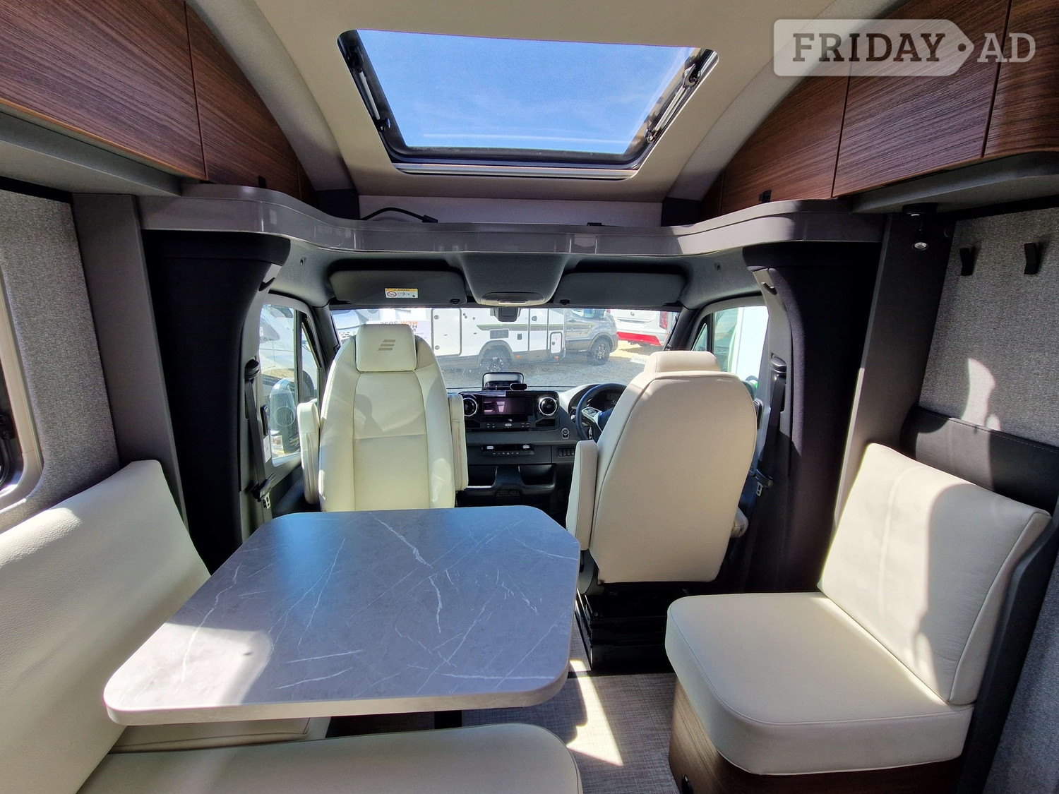 [2 berth ]Hymer B-Class ModernComfort T 680