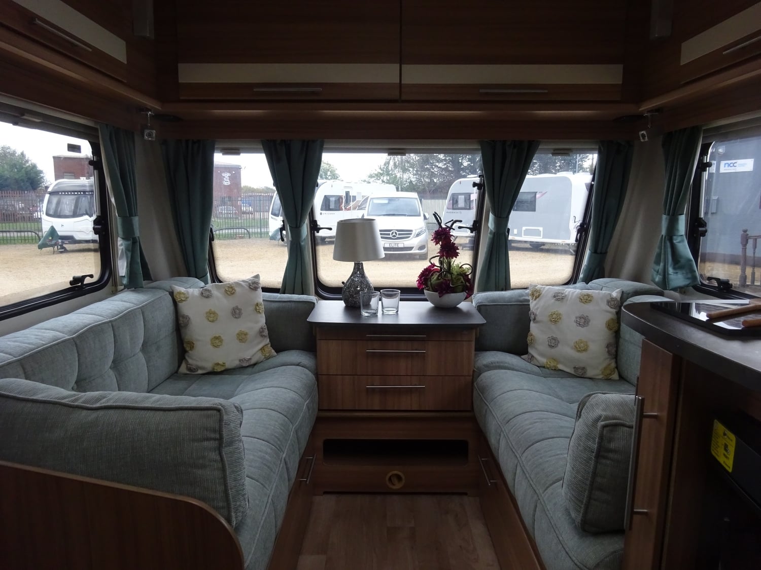 Lunar Quasar 2016 - Motorhomes & Caravans