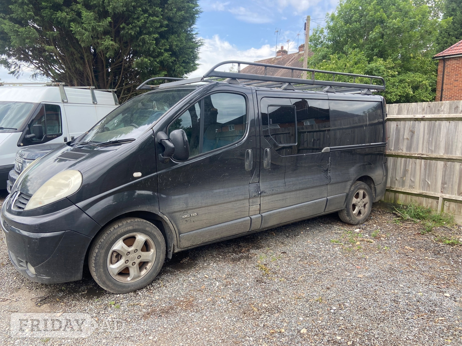 Renault Trafic 2011 in Dorking