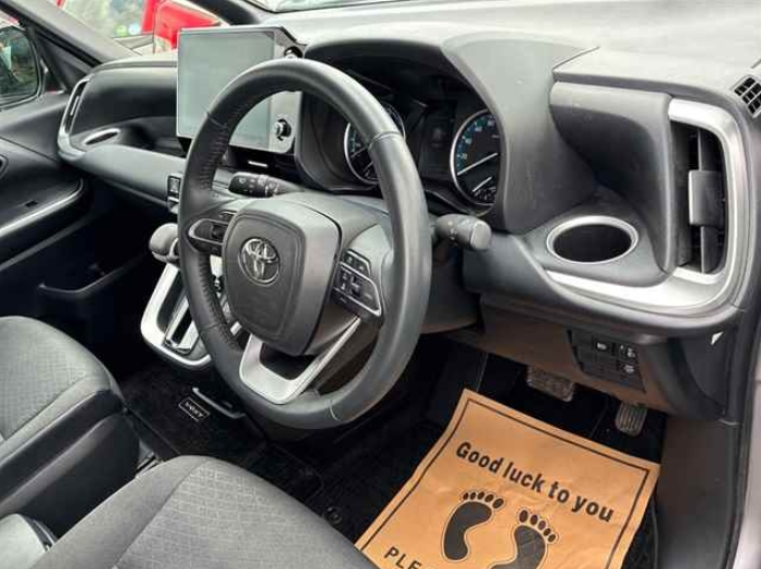 Toyota Voxy 2022 - Cars in Birmingham
