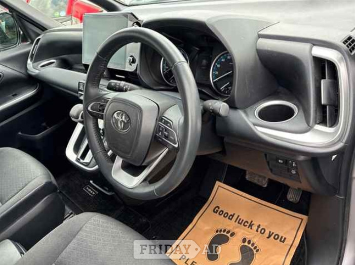 Toyota Voxy 2022 - Cars in Birmingham