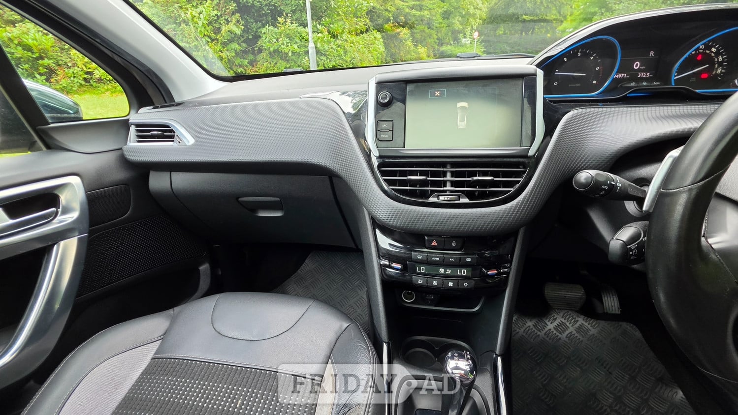 Peugeot 2008 2015 - Cars