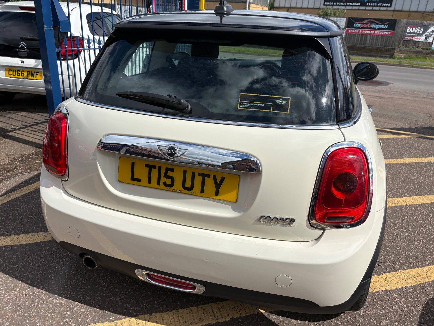 Mini Hatch 2015 - Cars in St. Neots