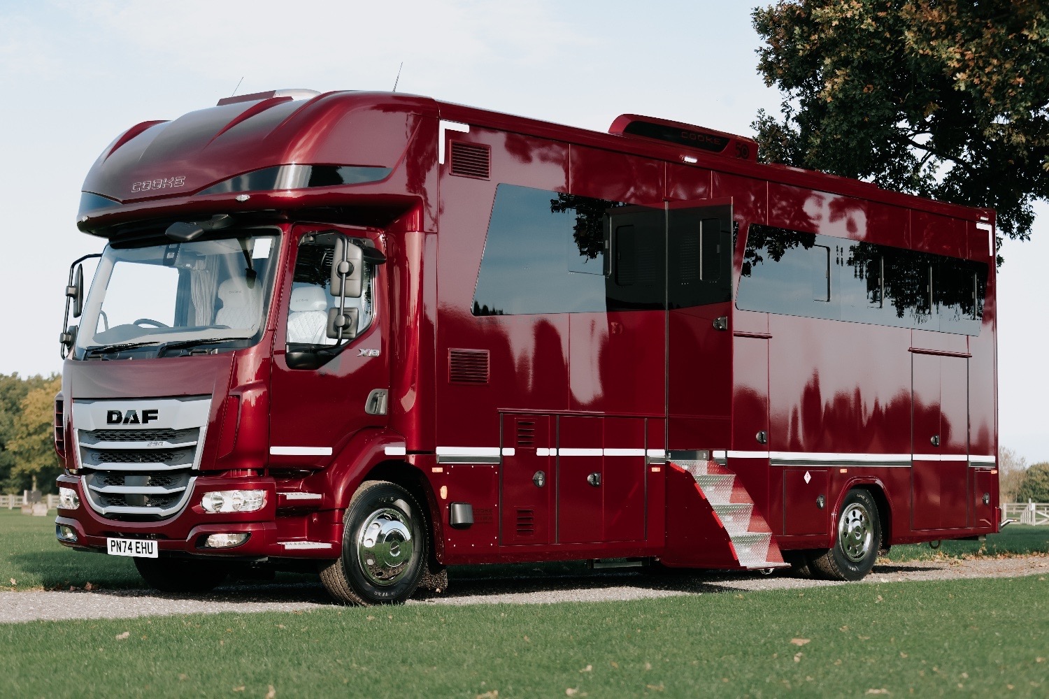 Cooke Platinum 16t DAF LF AUTO Horsebox - Trailers & Horseboxes in Crewe