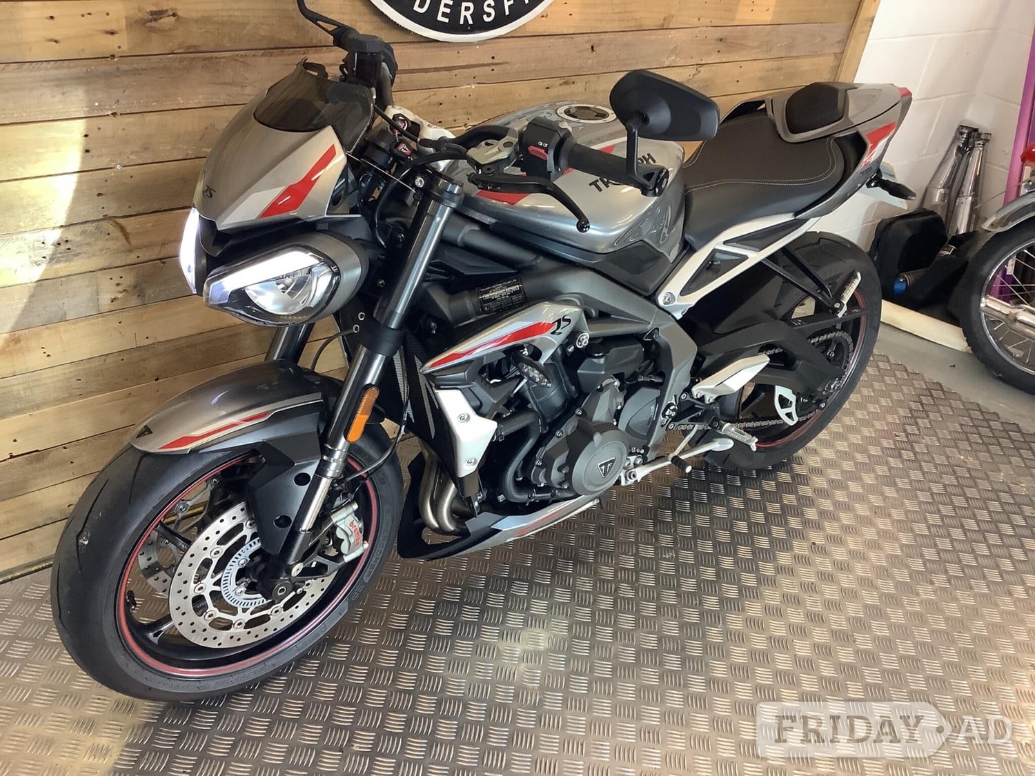 [ berth ]Triumph Street Triple