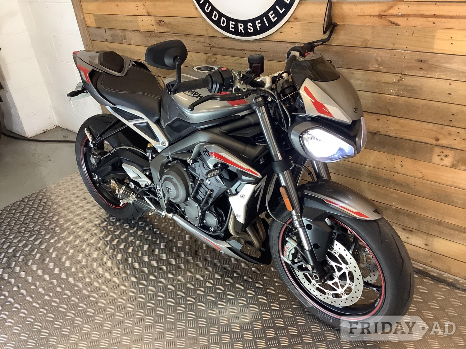 Triumph Street Triple 2020 - Motorbikes, Scooters & Quads