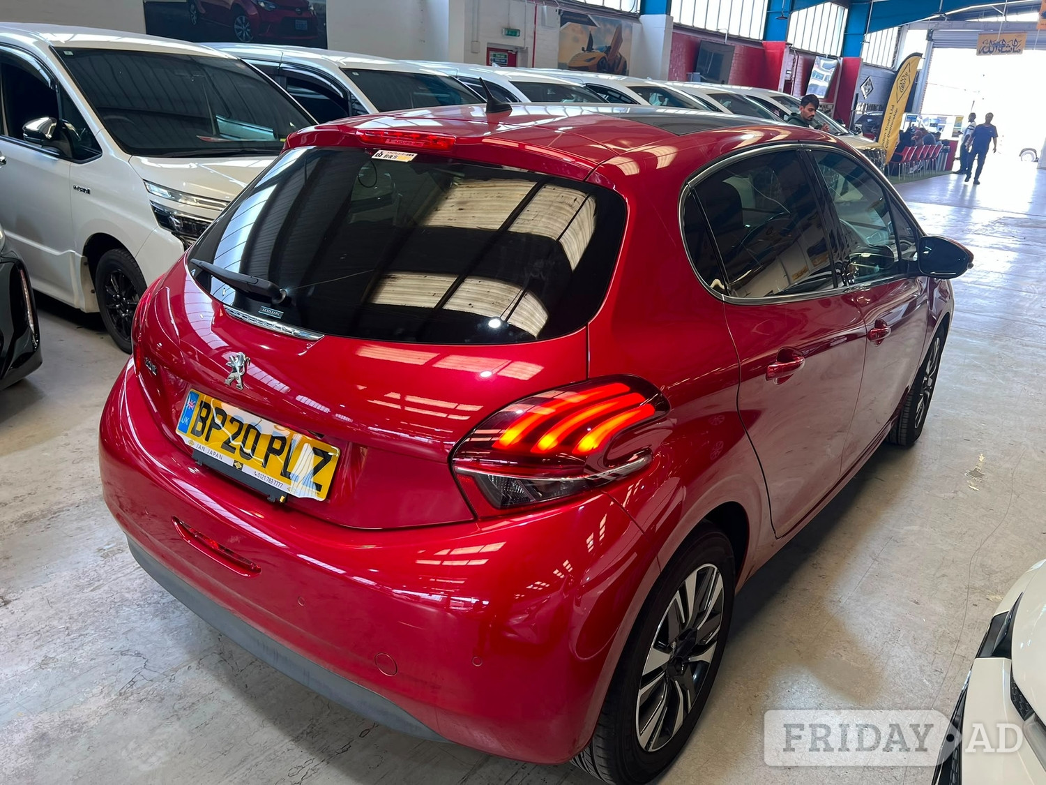 [ berth ]Peugeot 208