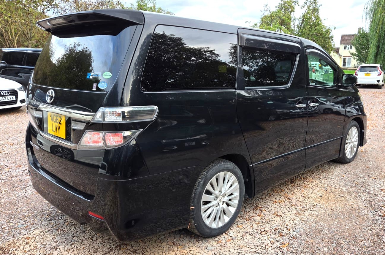 Toyota Vellfire 2012 - Cars