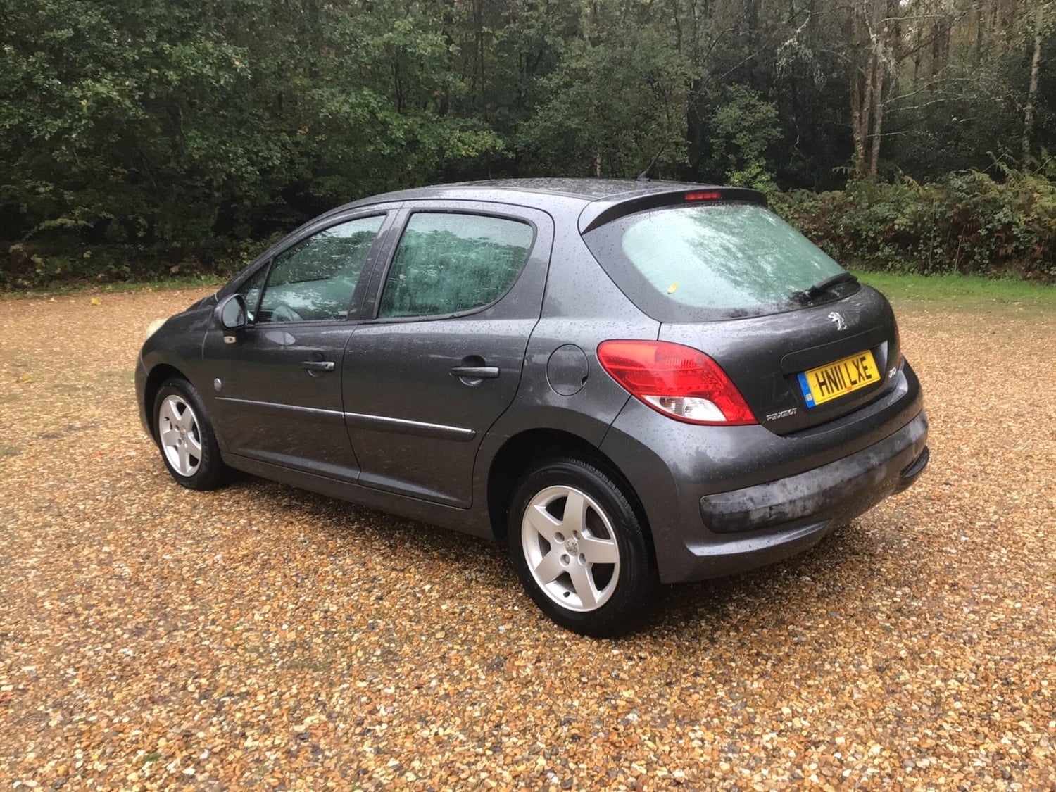 Peugeot 207 2011 - Cars in Farnham