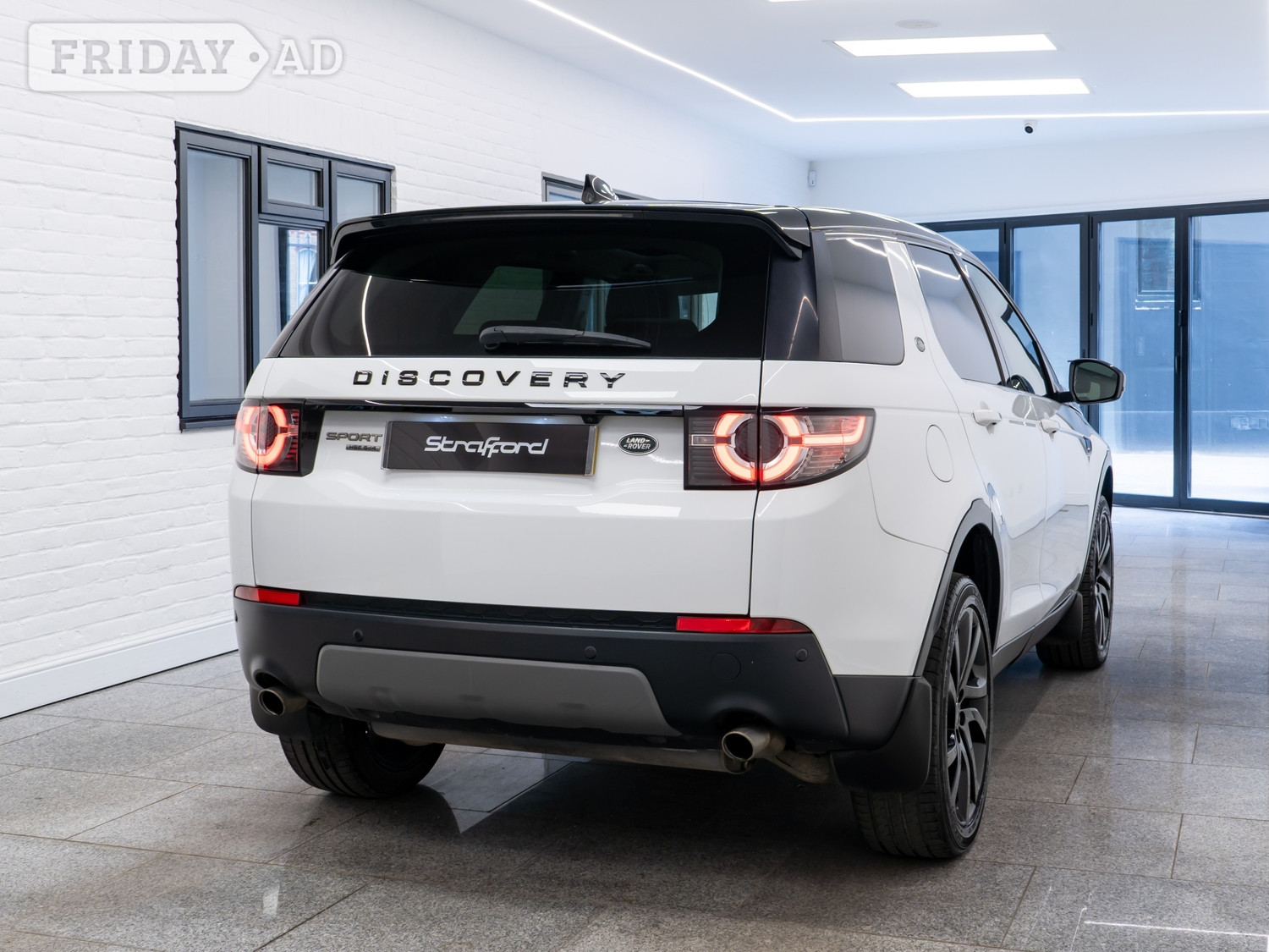 [ berth ]Land Rover Discovery Sport