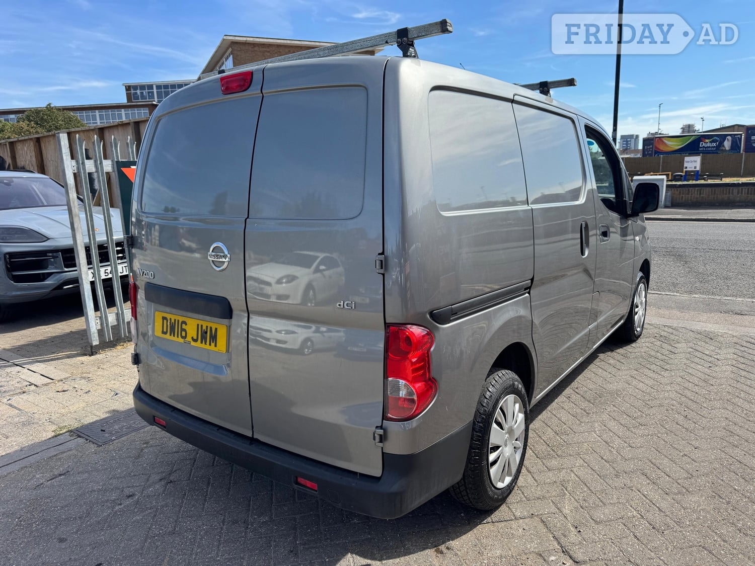 [ berth ]Nissan NV200