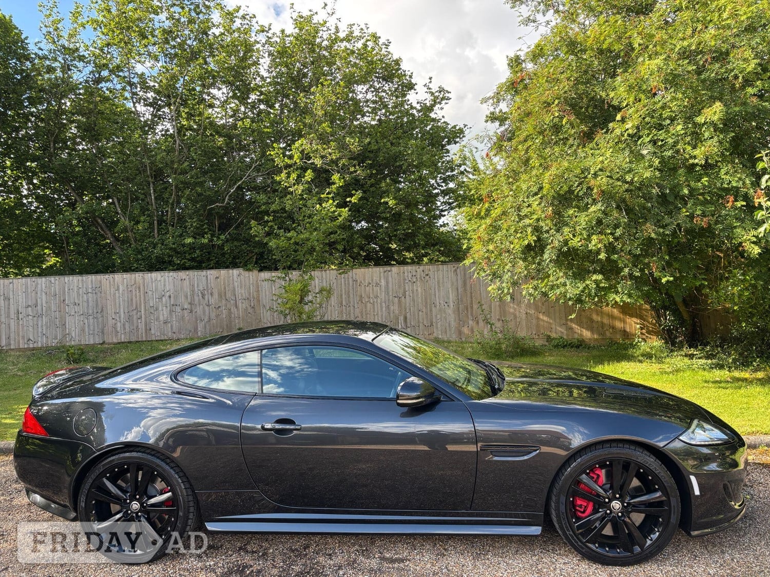 Jaguar XKR 2012 in High Wycombe