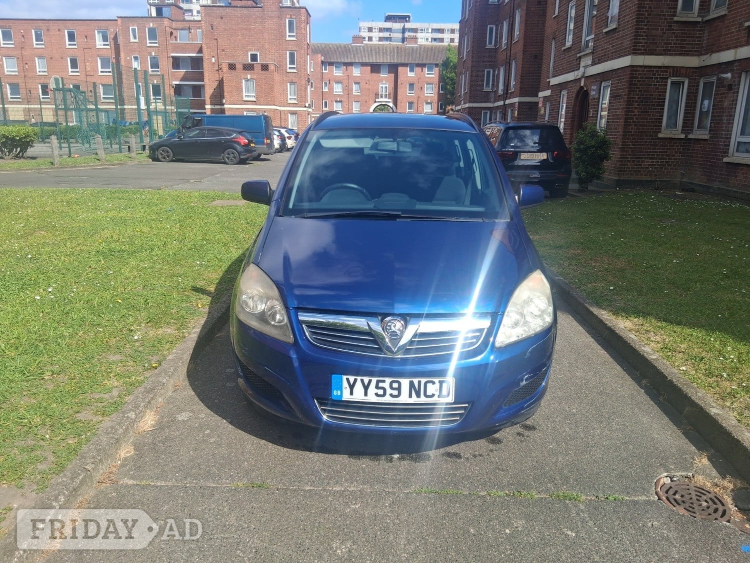Vauxhall Zafira 2010 in Sutton