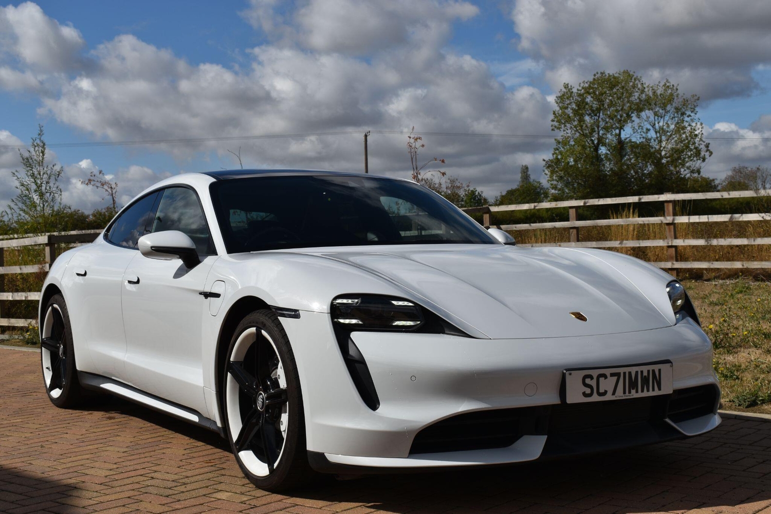 Porsche Taycan Ely