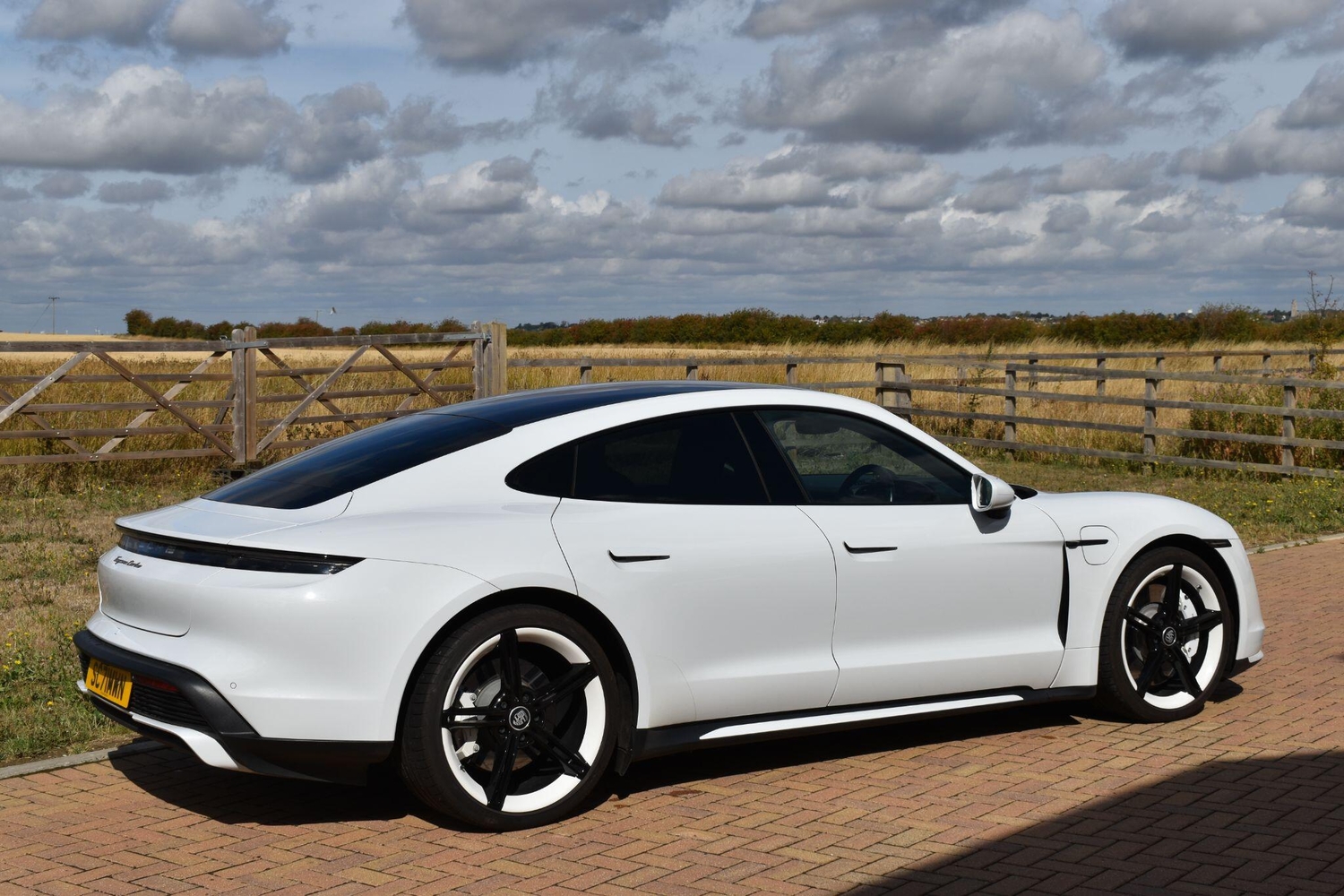Porsche Taycan 2021 - Cars