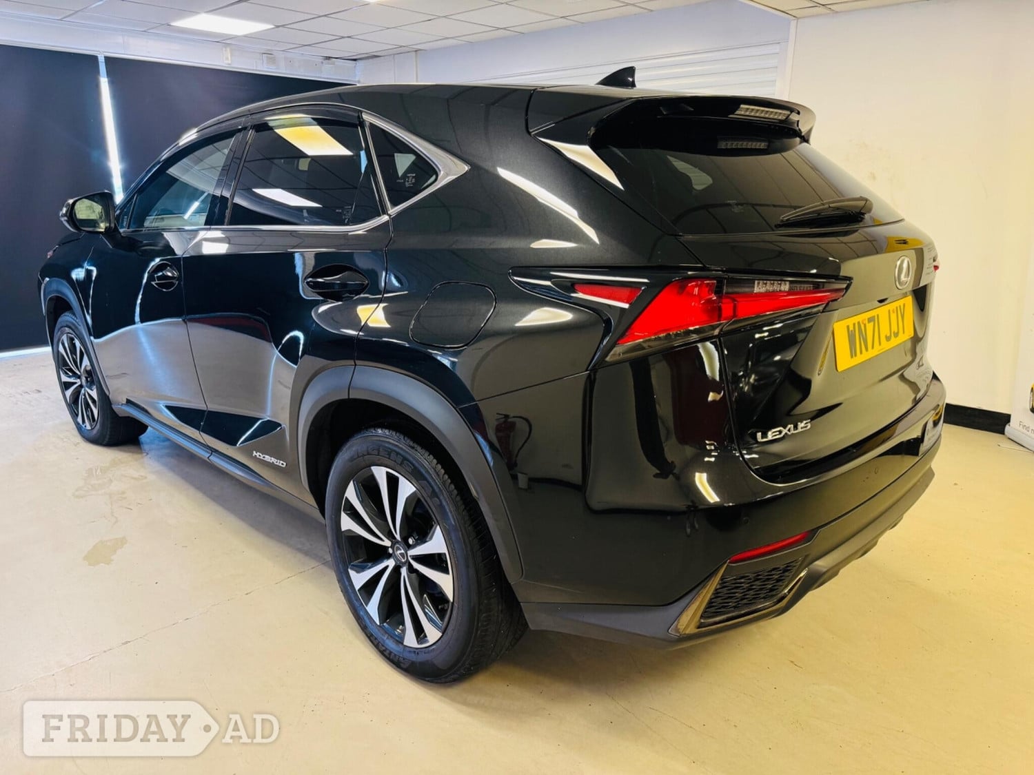 Lexus NX 2021 - Cars