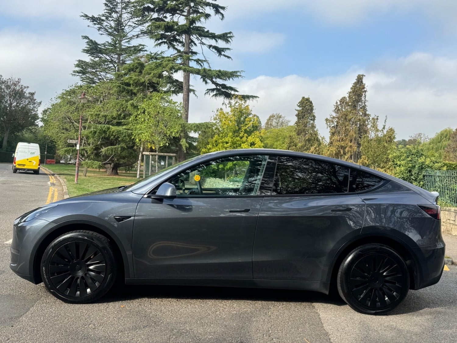Tesla Model Y 2022 - Cars in Bexley