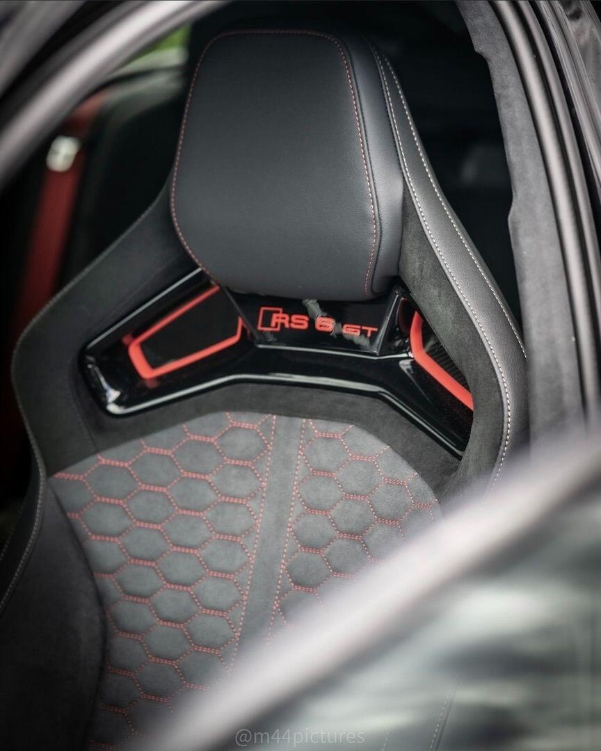 Audi RS6 Avant 2024 - Cars in Leeds