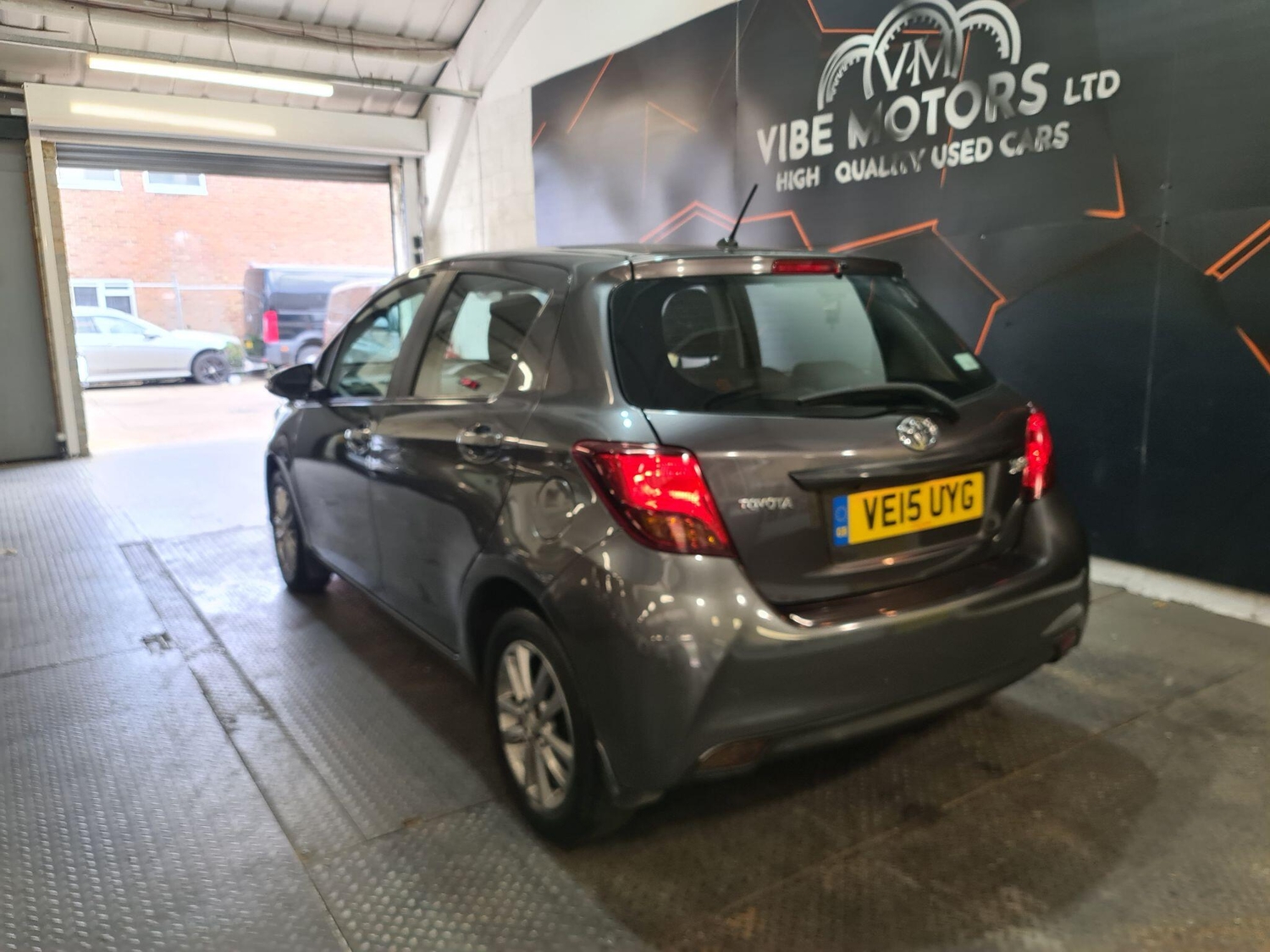 Toyota Yaris 2015 - Cars