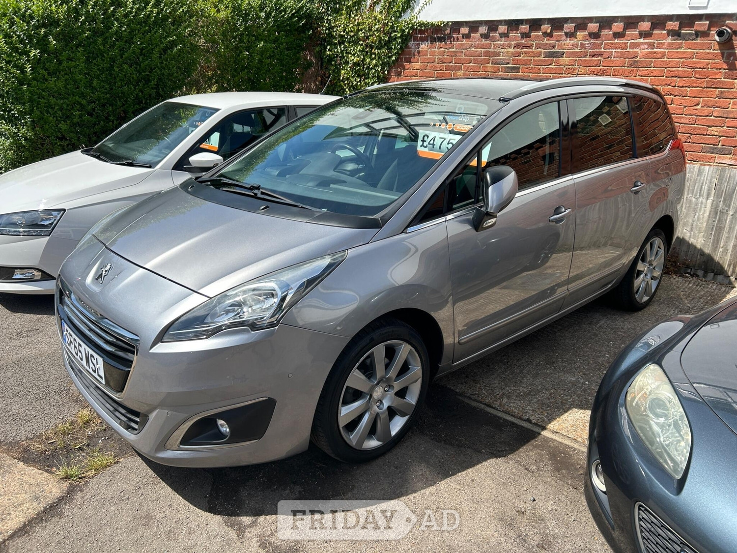 Peugeot 5008 2015 in Caterham