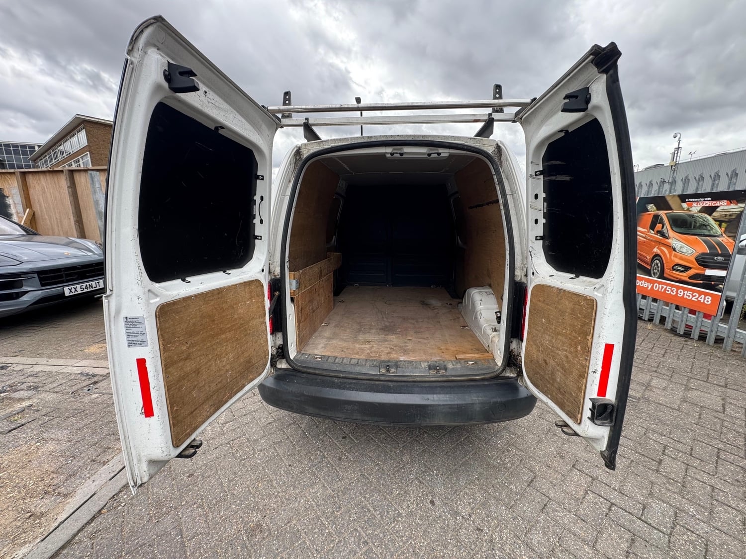 Volkswagen Caddy Maxi 2012 - Vans & Commercial Vehicles