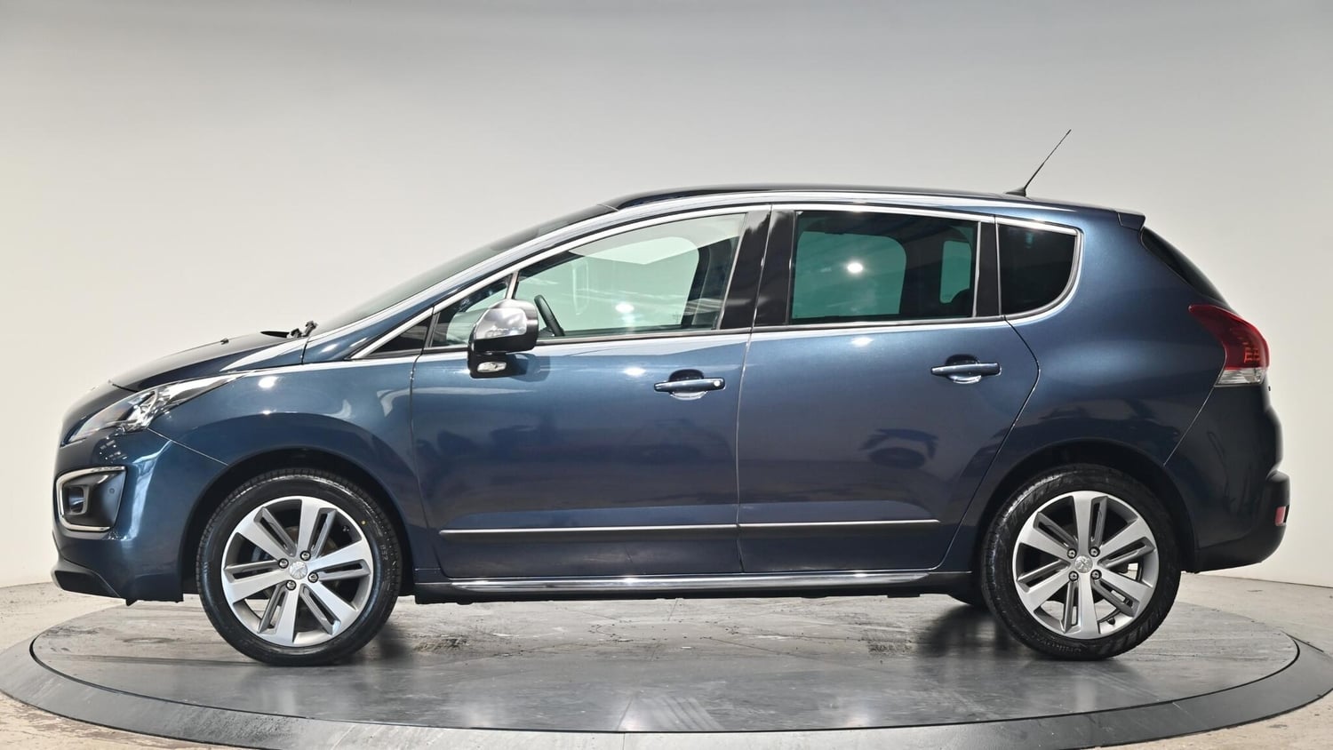 [ berth ]Peugeot 3008