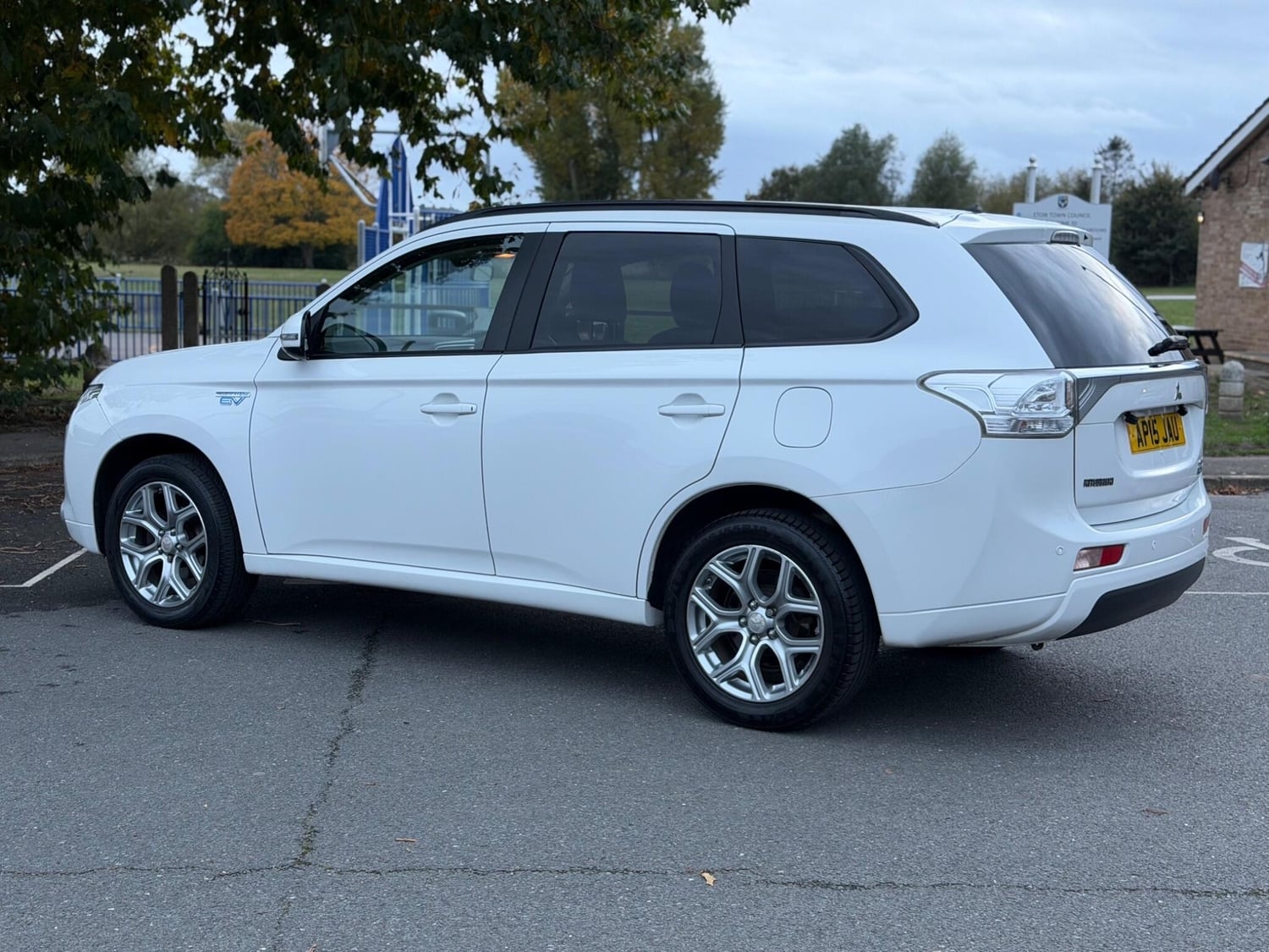 Mitsubishi Outlander 2015 - Cars in Windsor
