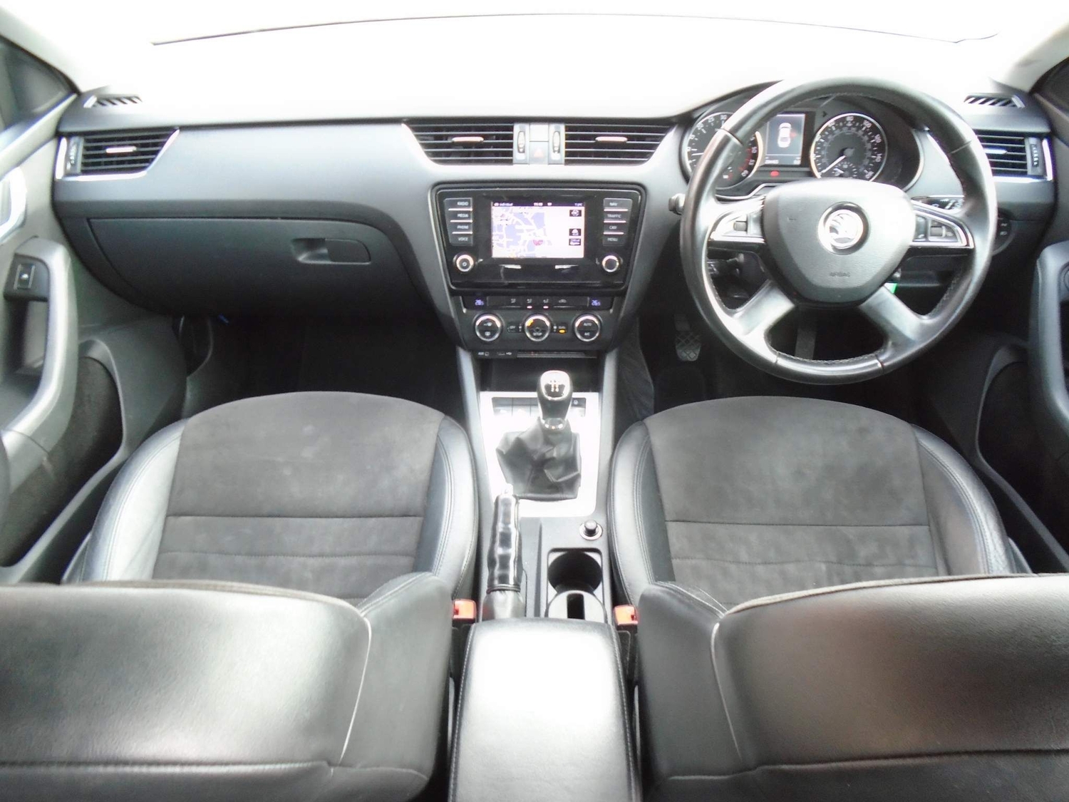 [ berth ]Skoda Octavia