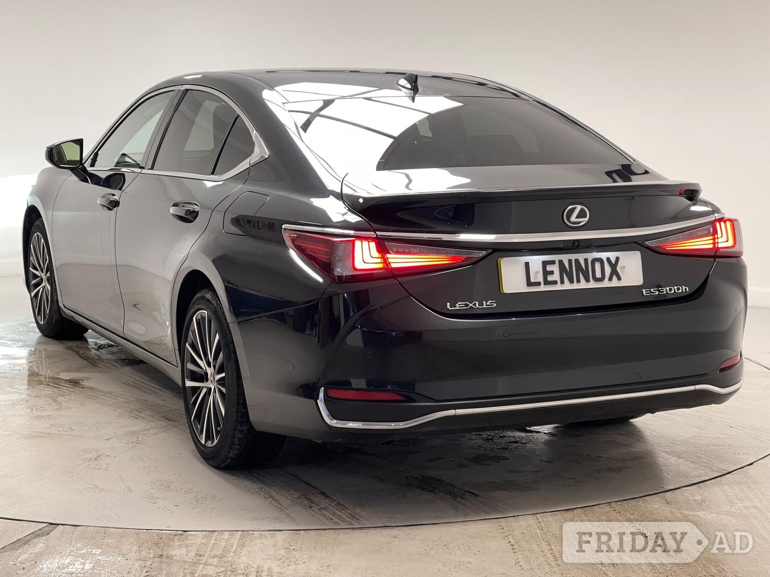 Lexus ES 2023 - Cars in Brent