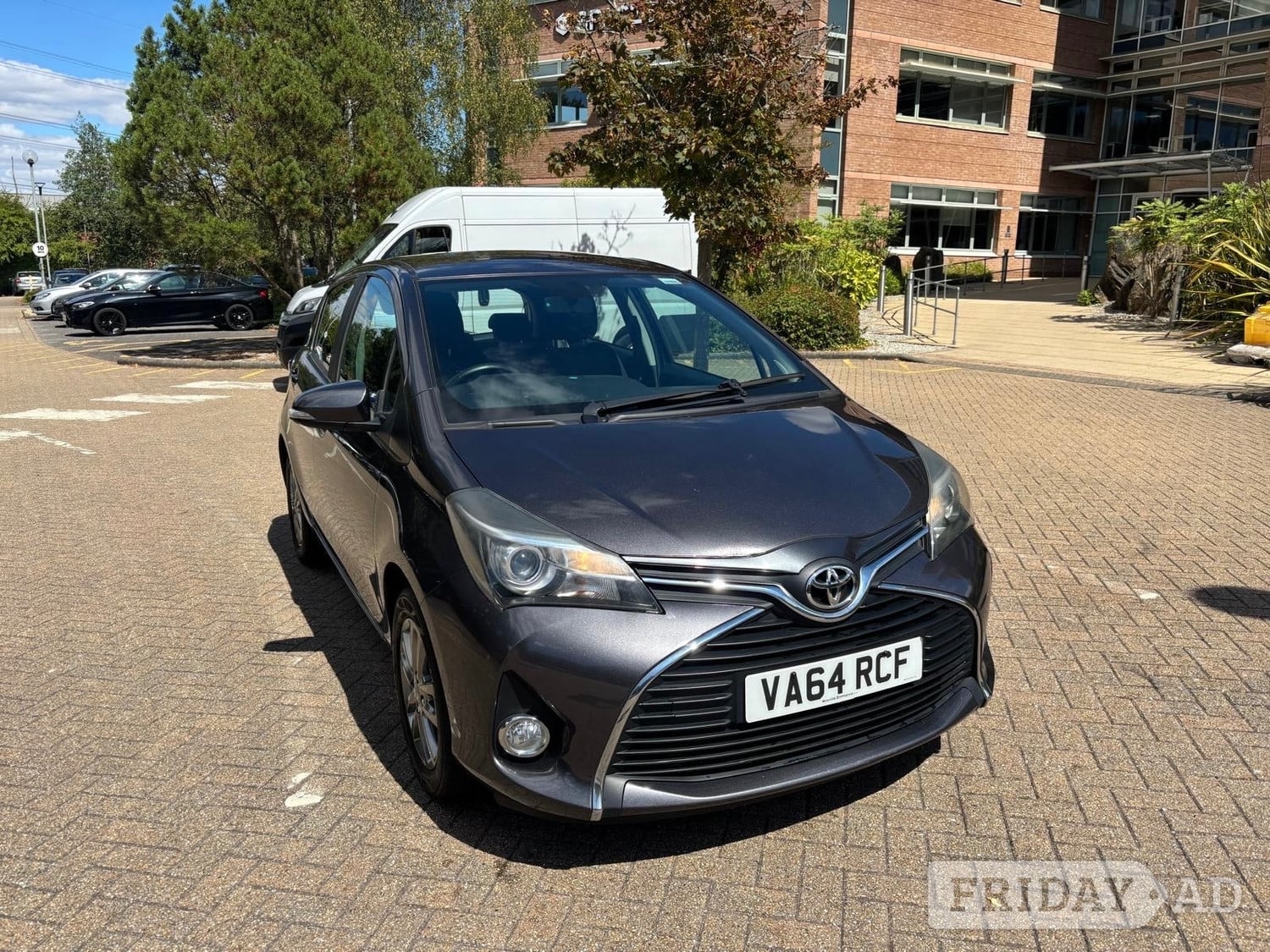 Toyota Yaris 2015 - Cars