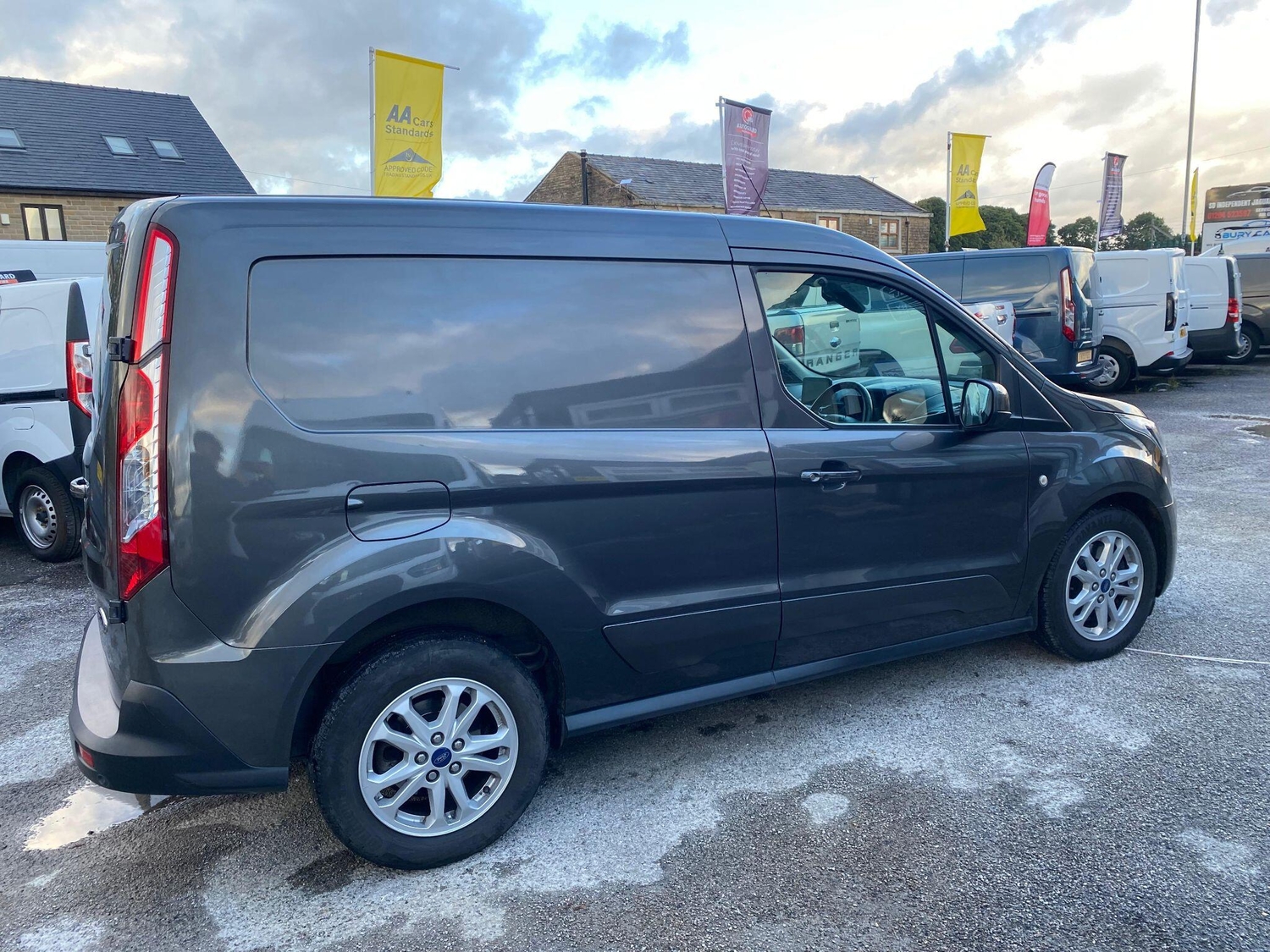 [ berth ]Ford Transit Connect