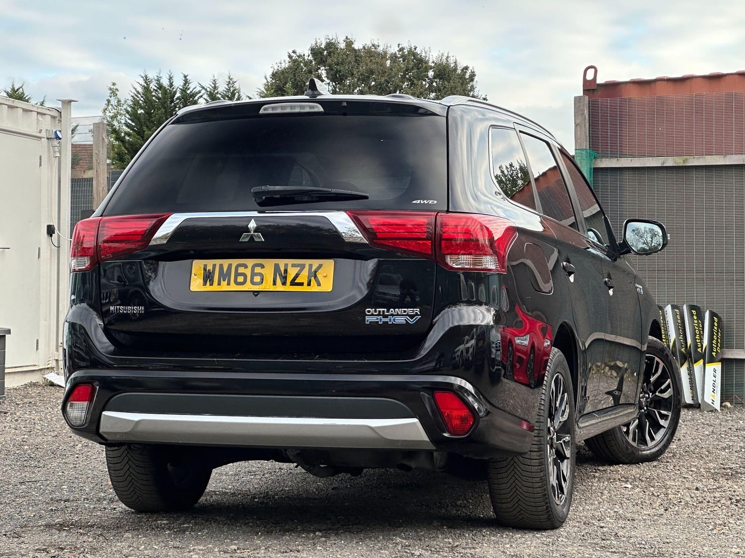 Mitsubishi Outlander 2016 - Cars in Barnet